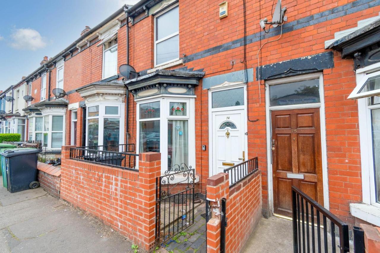Fantastic 3 Bedroom House *Free Parking* Wolverhampton Kültér fotó